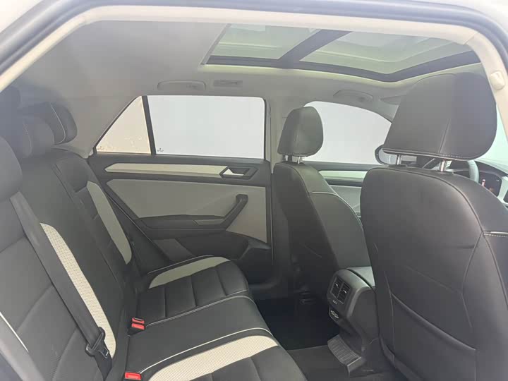 Фото 9 - Volkswagen T-Roc