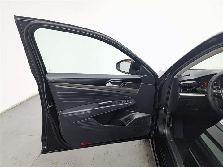 Photo 8 - Volkswagen Passat