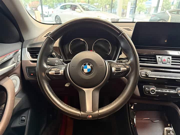 Фото 9 - BMW X1