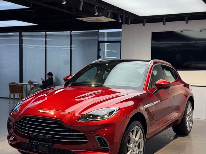 Фото 1 - Aston Martin DBX