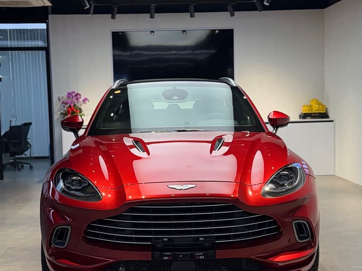 Фото 2 - Aston Martin DBX