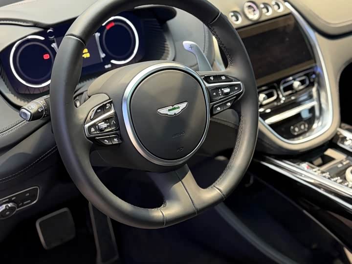 Фото 6 - Aston Martin DBX