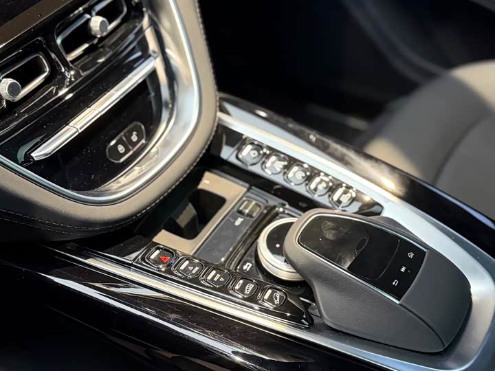 Фото 7 - Aston Martin DBX