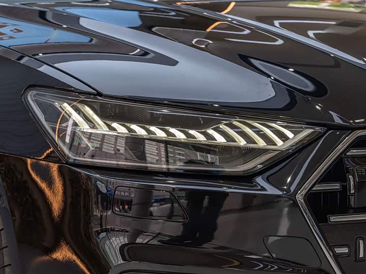 Фото 6 - Audi A7L