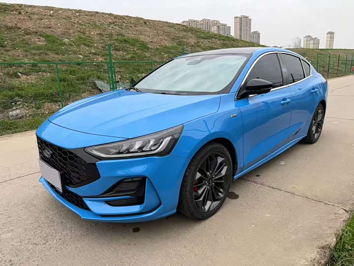 Ford Focus 2022 2022款 三厢 EcoBoost 180 自动ST Line