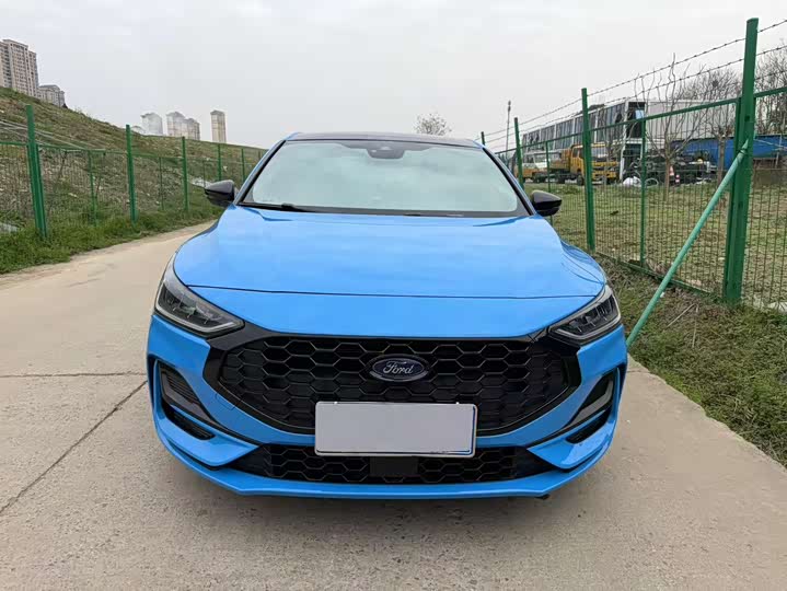 Ford Focus 2022 2022款 三厢 EcoBoost 180 自动ST Line