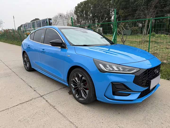 Ford Focus 2022 2022款 三厢 EcoBoost 180 自动ST Line