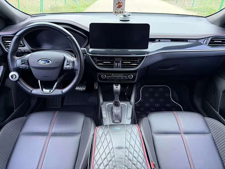 Ford Focus 2022 2022款 三厢 EcoBoost 180 自动ST Line