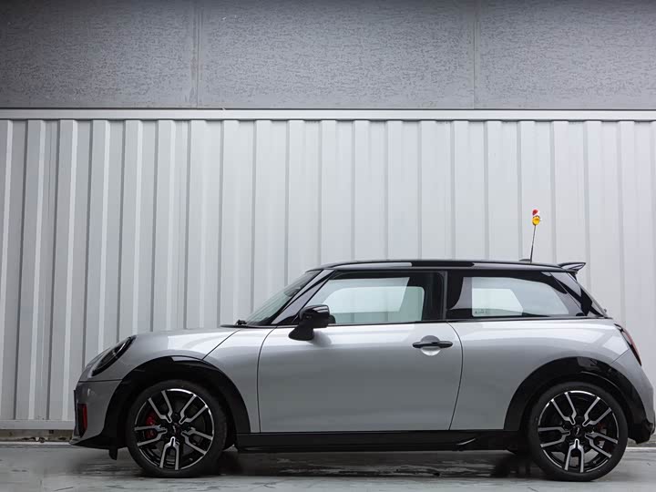Photo 2 - Mini Mini JCW