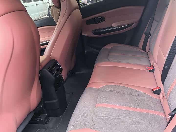 Фото 8 - Nio EC6