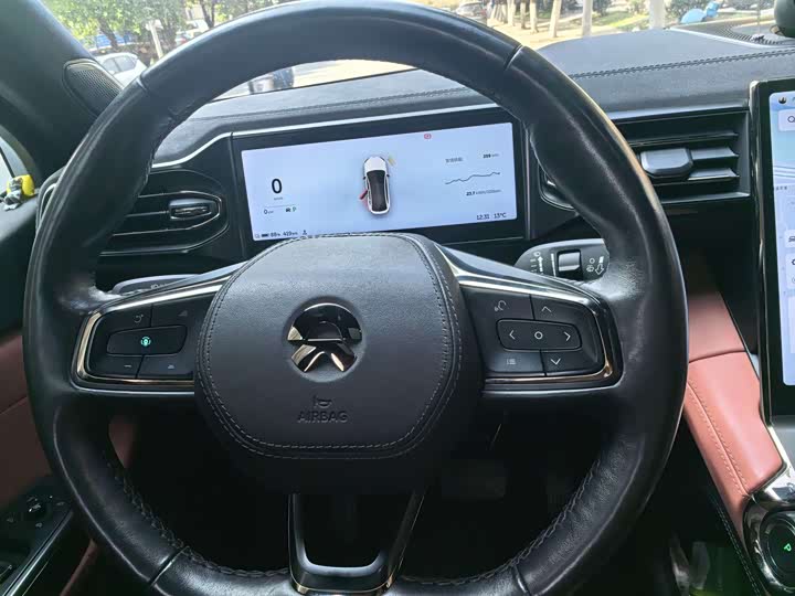 Фото 9 - Nio EC6