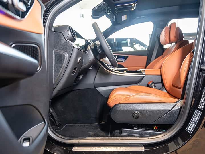 Photo 7 - Mercedes-Benz GLC-Class