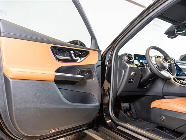 Photo 8 - Mercedes-Benz GLC-Class