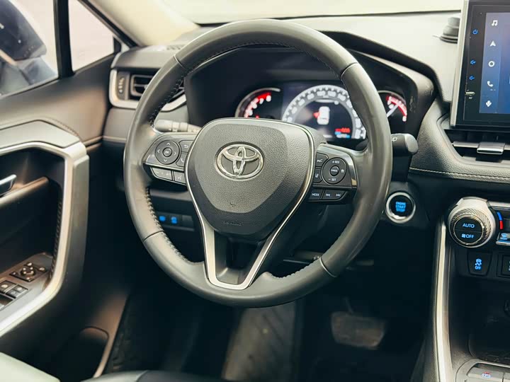 صورة 7 - Toyota RAV4