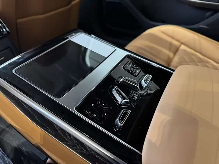Audi A8 2025 2025款 A8L 50 TFSI quattro 臻选型