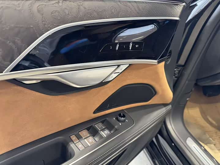 Audi A8 2025 2025款 A8L 50 TFSI quattro 臻选型