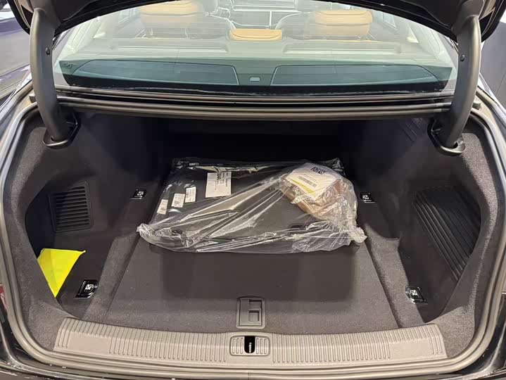 Audi A8 2025 2025款 A8L 50 TFSI quattro 臻选型