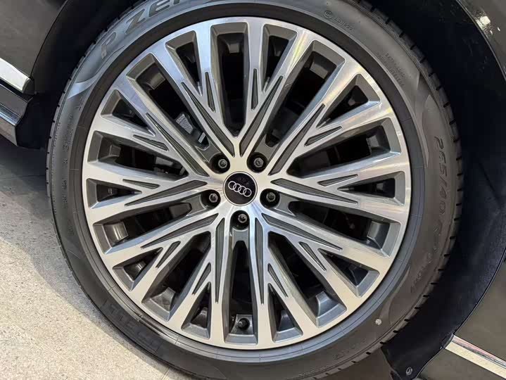 Audi A8 2025 2025款 A8L 50 TFSI quattro 臻选型