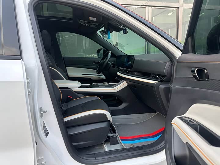 Photo 5 - Ford Equator Sport