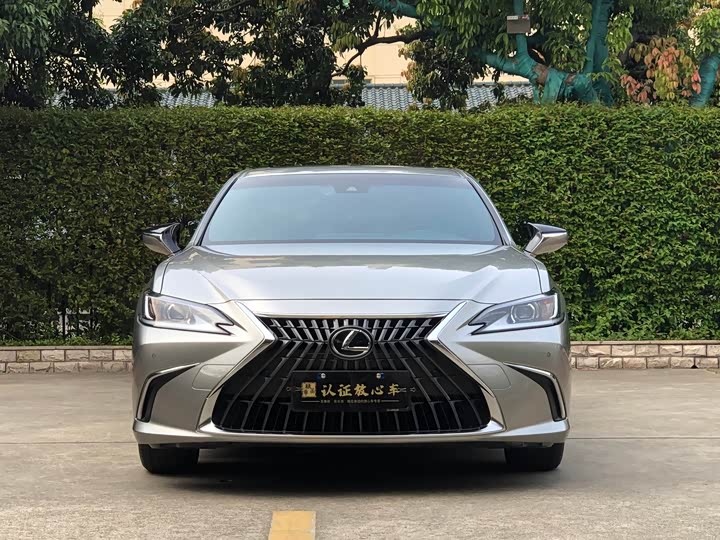 Фото 2 - Lexus ES