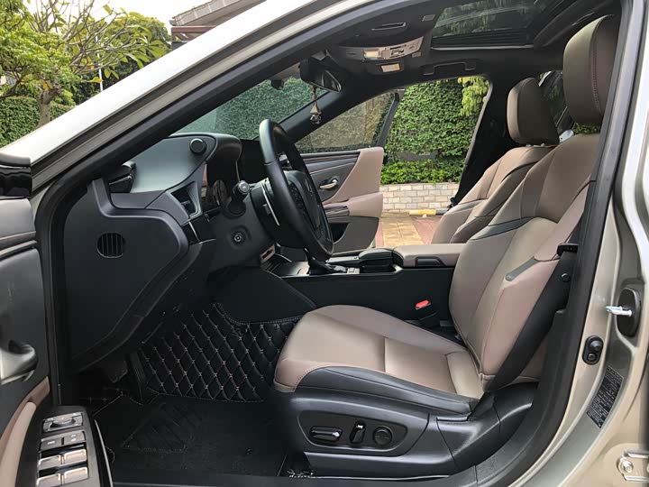 Фото 9 - Lexus ES