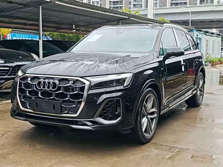 Фото 1 - Audi Q7