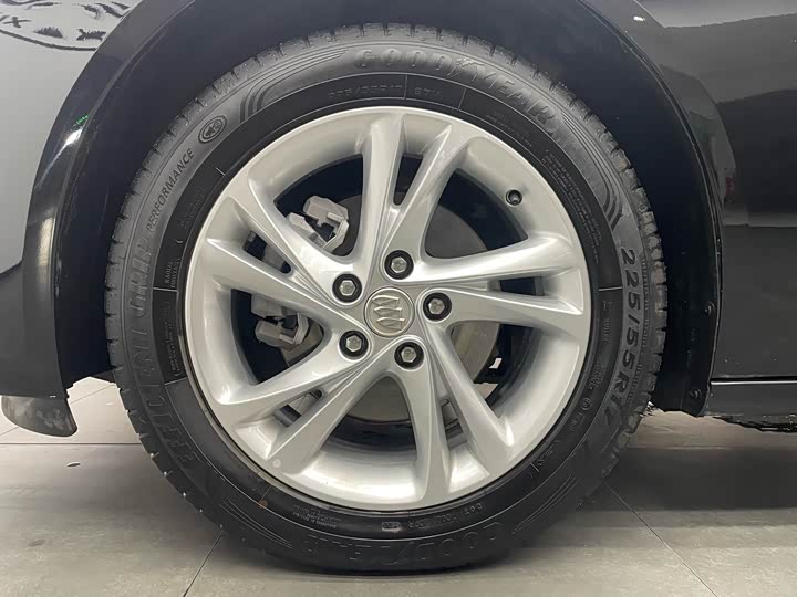 Photo 6 - Buick Regal
