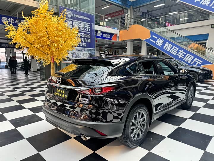 Фото 8 - Mazda CX-4