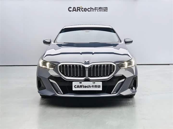 Фото 2 - BMW 5 Series