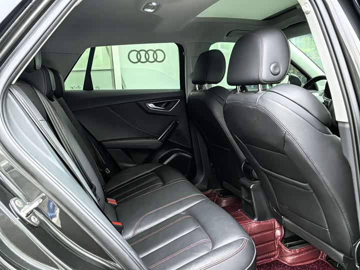 Photo 4 - Audi Q2L