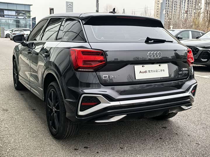 Photo 9 - Audi Q2L