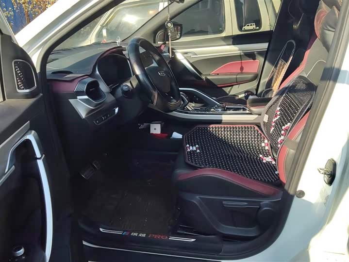 Фото 9 - Geely Coolray