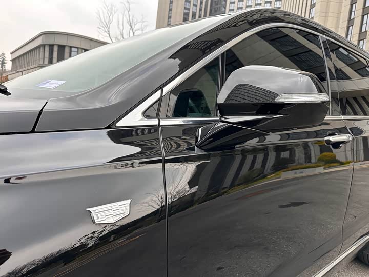 Photo 4 - Cadillac XT6