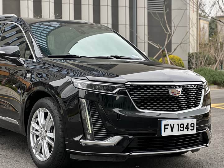 Photo 6 - Cadillac XT6