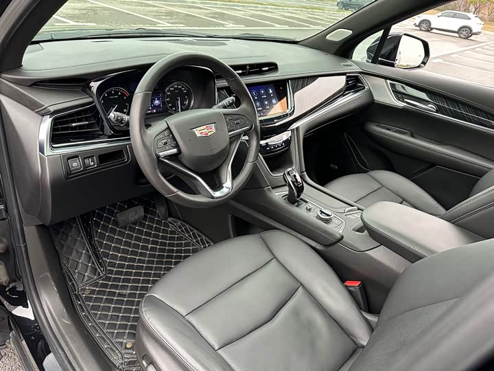 Photo 9 - Cadillac XT6