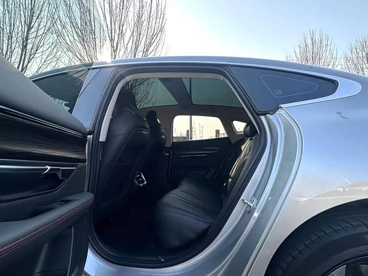 Фото 8 - XPeng P7