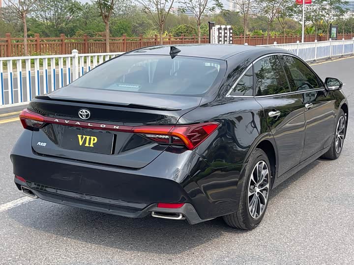 Фото 4 - Toyota Avalon