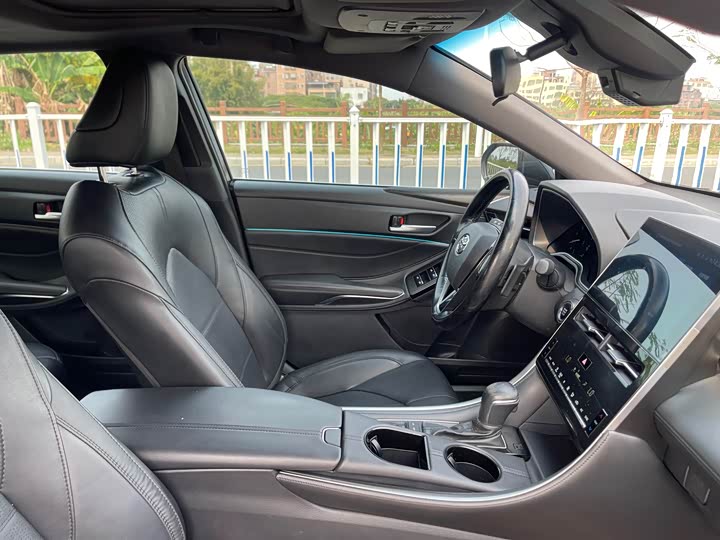 Фото 8 - Toyota Avalon