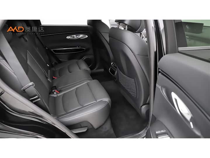 Фото 8 - Genesis GV70