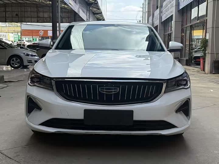 Фото 2 - Geely Emgrand