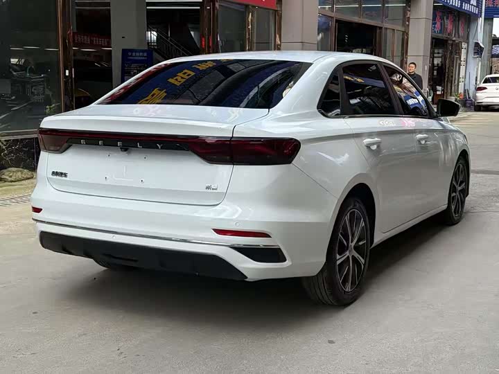 Фото 9 - Geely Emgrand