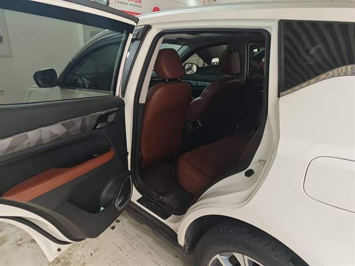 Photo 8 - Geely Vision X6