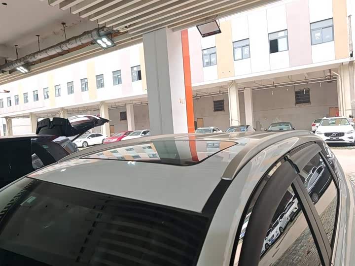 Photo 9 - Geely Vision X6