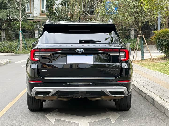 Фото 8 - Ford Explorer