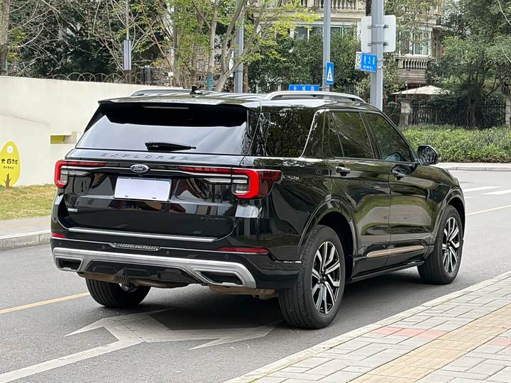 Фото 9 - Ford Explorer