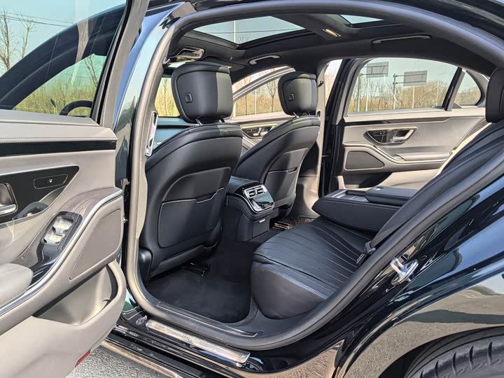 Фото 7 - Mercedes-Benz S-Class