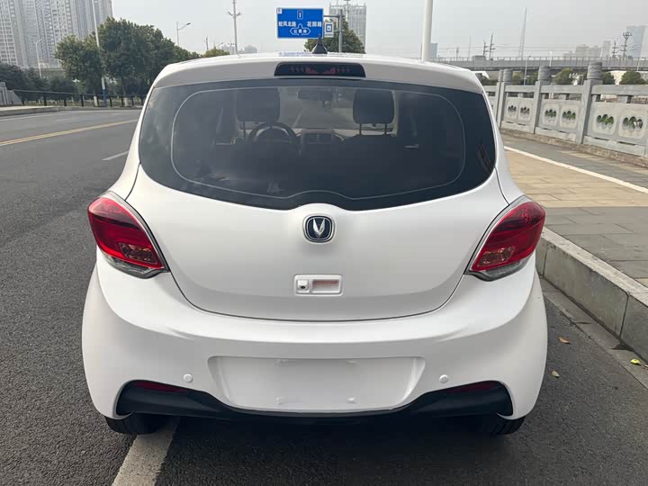 Photo 5 - Changan BenBen E-Star