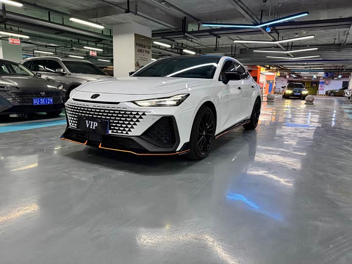 Фото 1 - Changan UNI-V