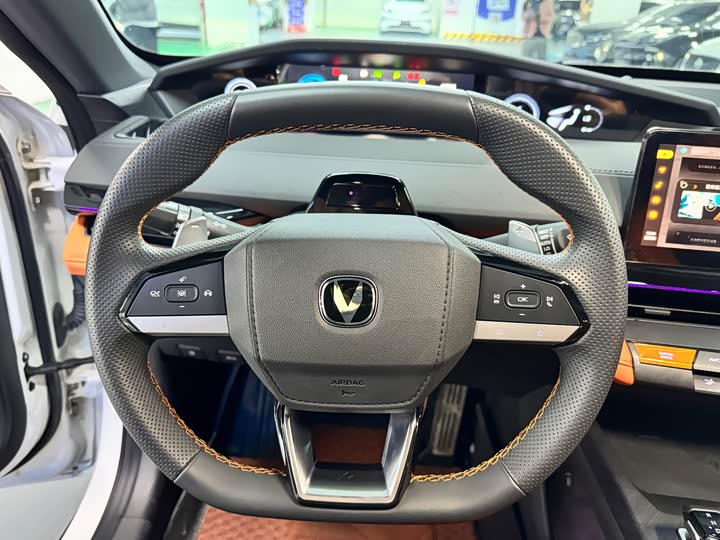 Фото 9 - Changan UNI-V