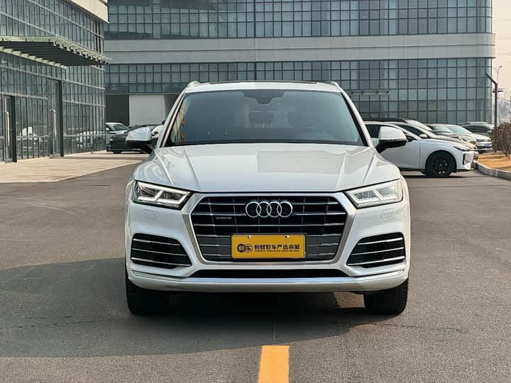 Фото 2 - Audi Q5L